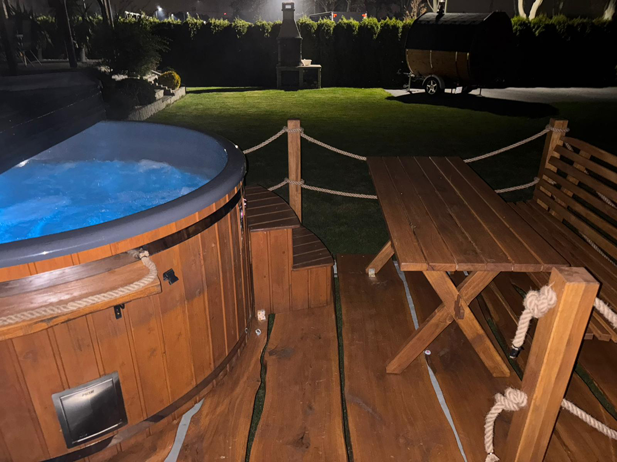 Mobilne Jacuzzi na przyczepie Wynajem Balia & Sauna SPA - GrzejSię! w kuniowie.