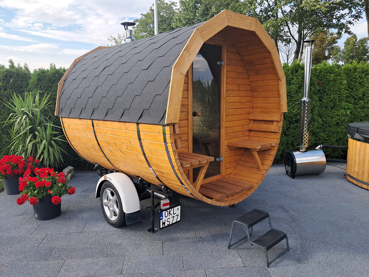 Mobilne sauna na przyczepie Wynajem Balia & Sauna SPA - GrzejSię! w kuniowie.